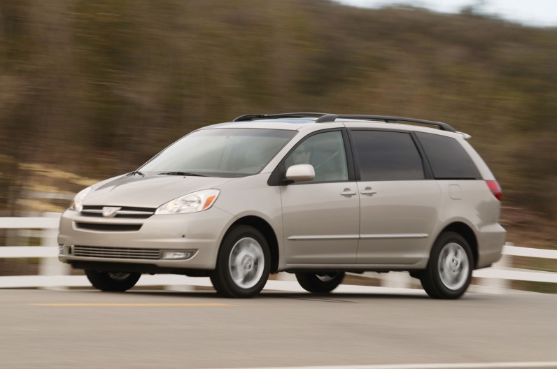 2005-Toyota-Sienna.jpg