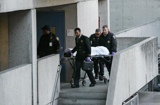 woman-dead-hospital-stairs.jpg