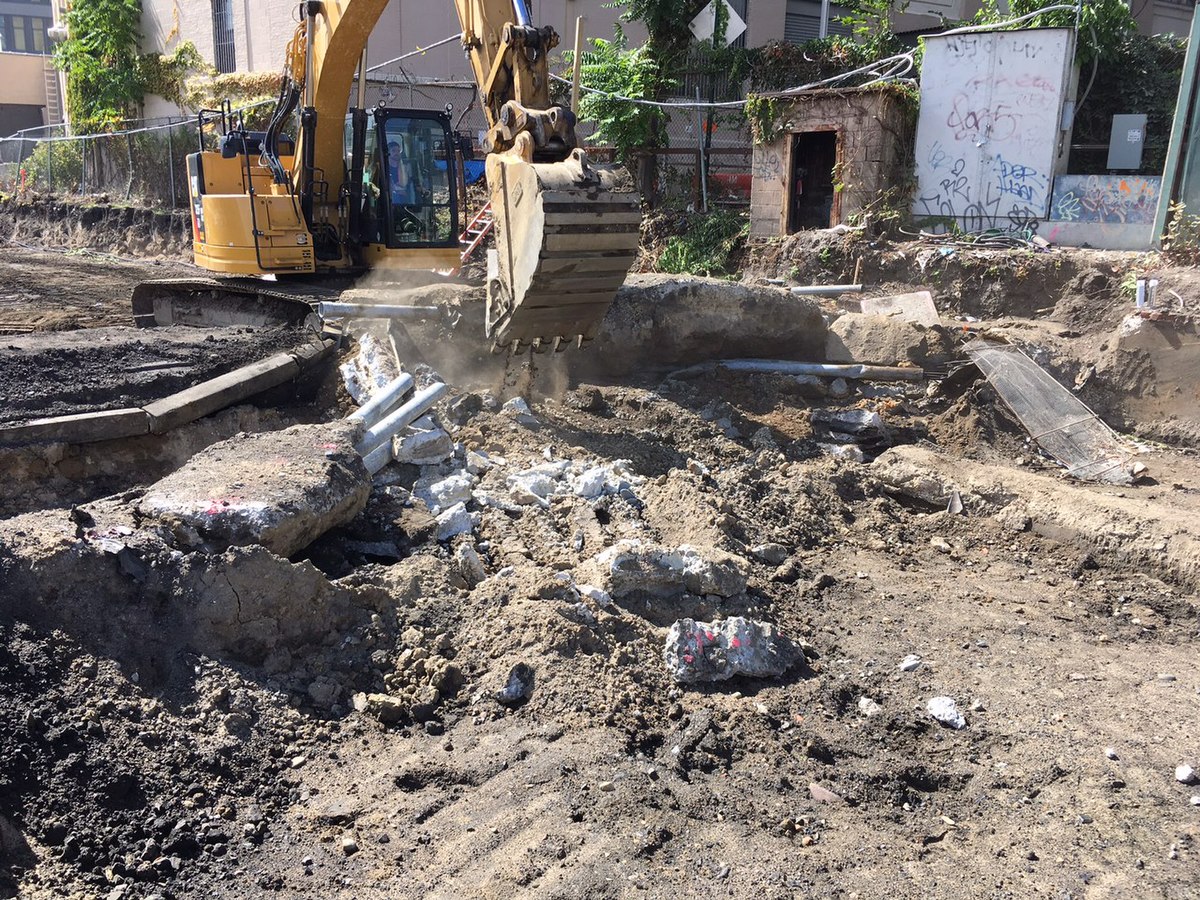 https://www.newyorkpersonalinjuryattorneysblog.com/files/2020/01/1200px-Excavation_for_installation_of_light_towers_at_the_under_construction_Mid-Day_Storage_Yard_in_Queens._CQ033_9-8-2017_37101223191.jpg