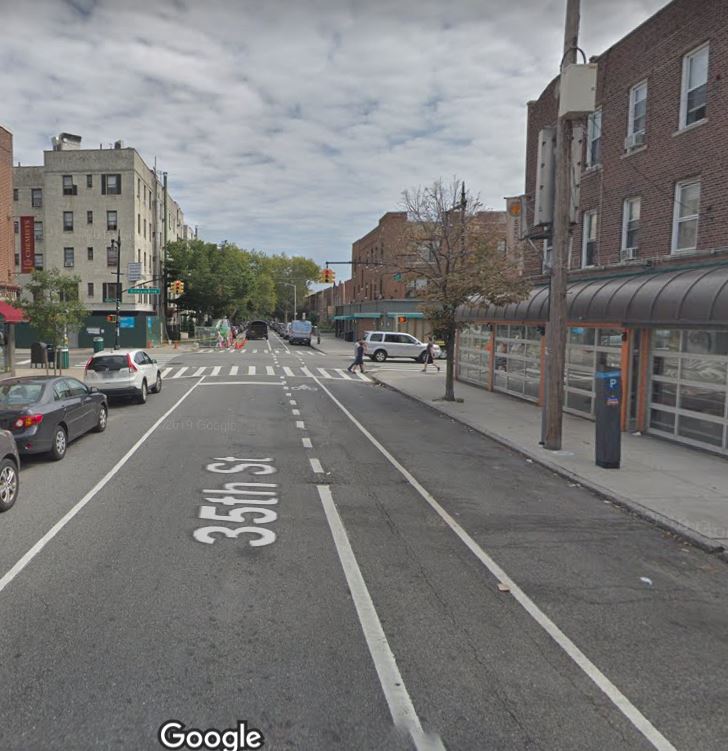unprotected bike lane on 35th Street