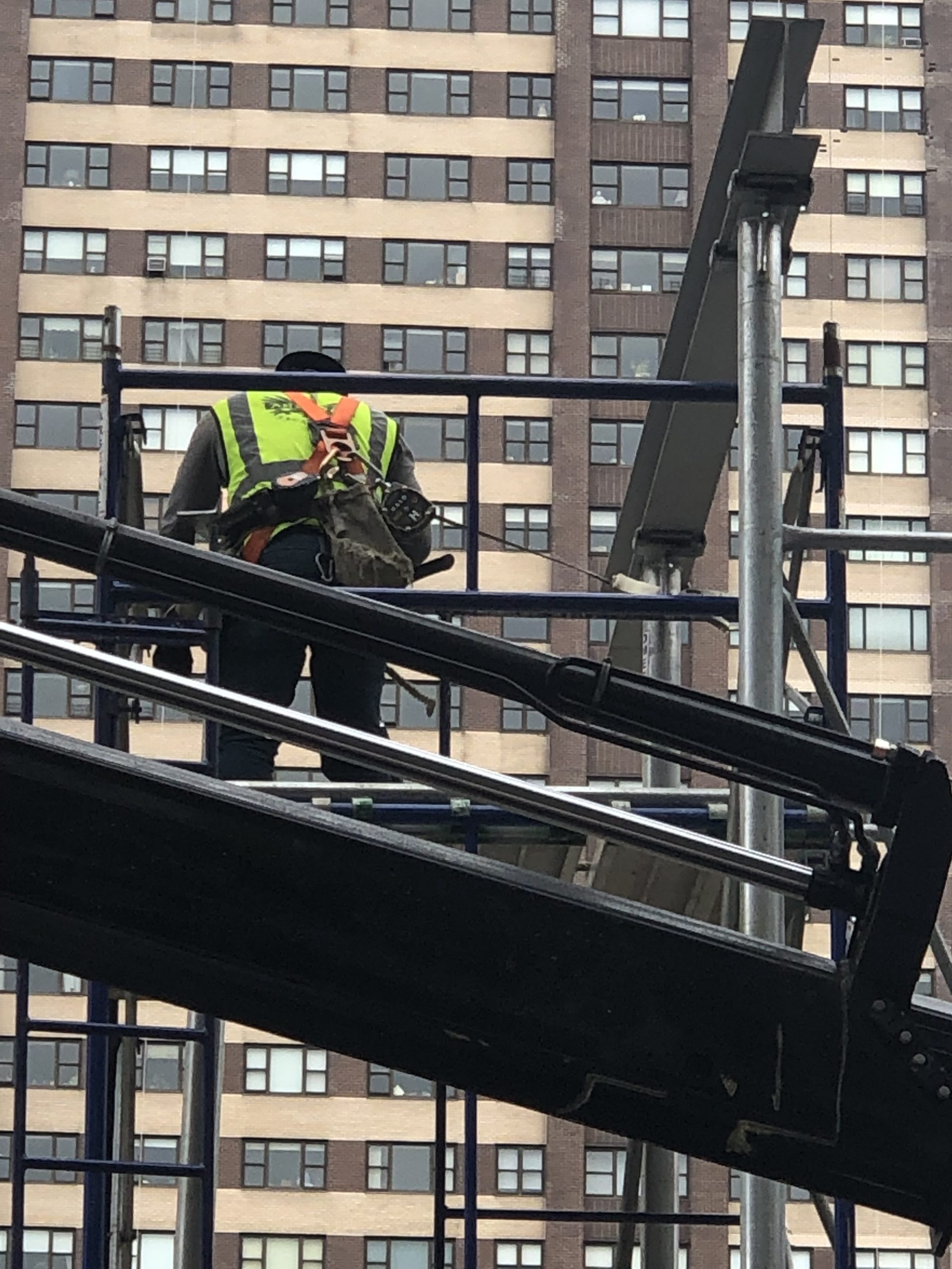 Man-working-on-tubular-scaffold-scaled