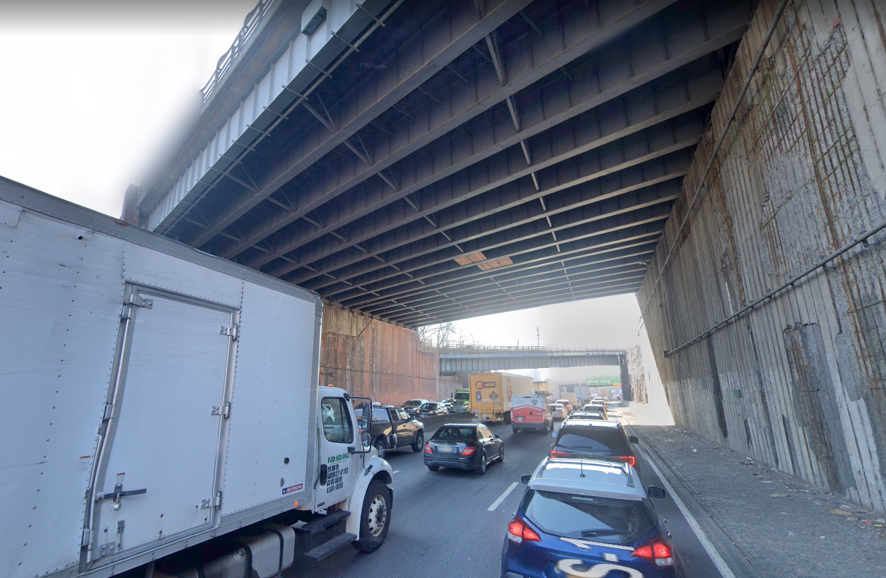 location of the deadly crash on the Cross Bronx expressway